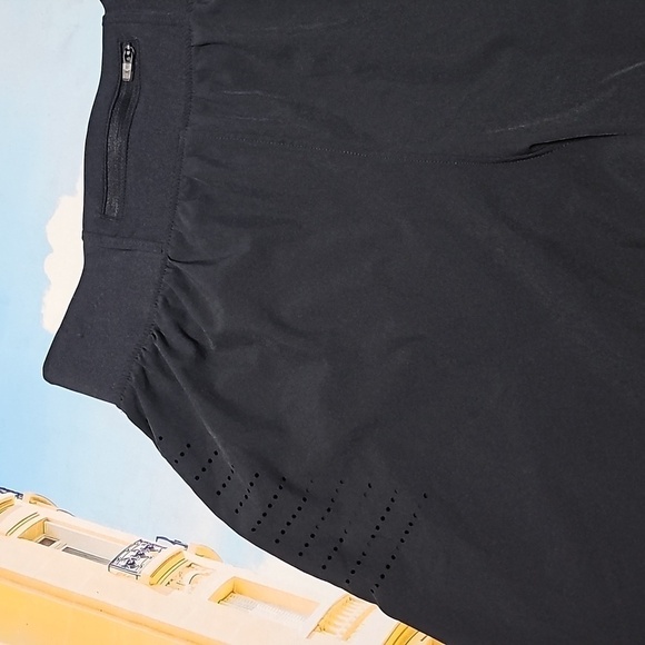 Under Armour Black Athleisure Shorts Size Small - Picture 6 of 7